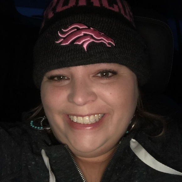 Meet your Posh Ambassador 🌸Michelle🌸 - Picture 2 of 5